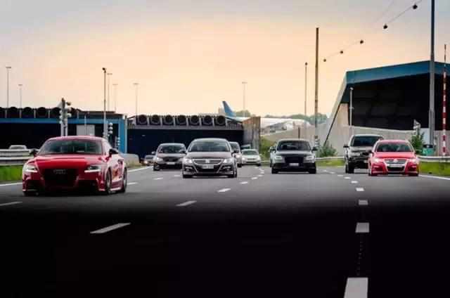 If you like to drive a car, please spend more effort on the brakes!